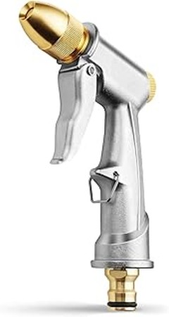 Evita estos errores al usar pistolas de riego en tu jardín